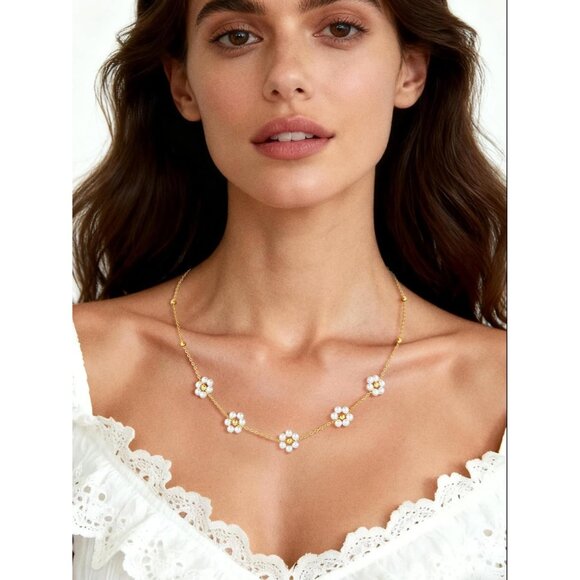 Women's Flower Gold Pearl Necklace 14k Gold Plated Dainty Pearl Necklace Choker - Picture 3 of 7